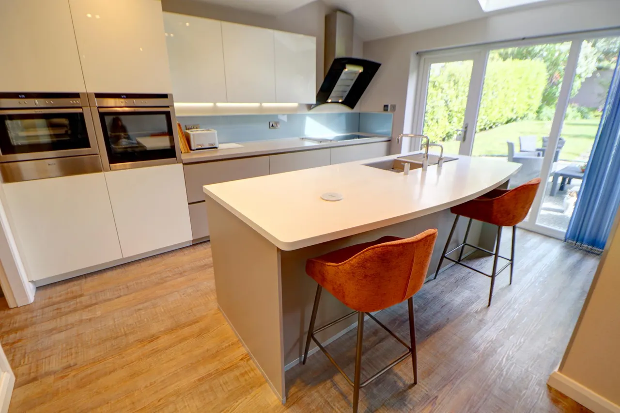 Salisbury Avenue, Hopwood, OL10, photo 3