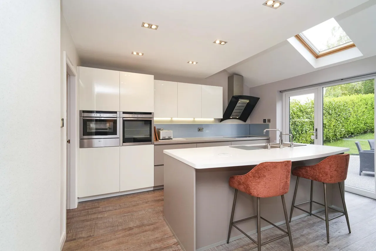 Salisbury Avenue, Hopwood, OL10, photo 10