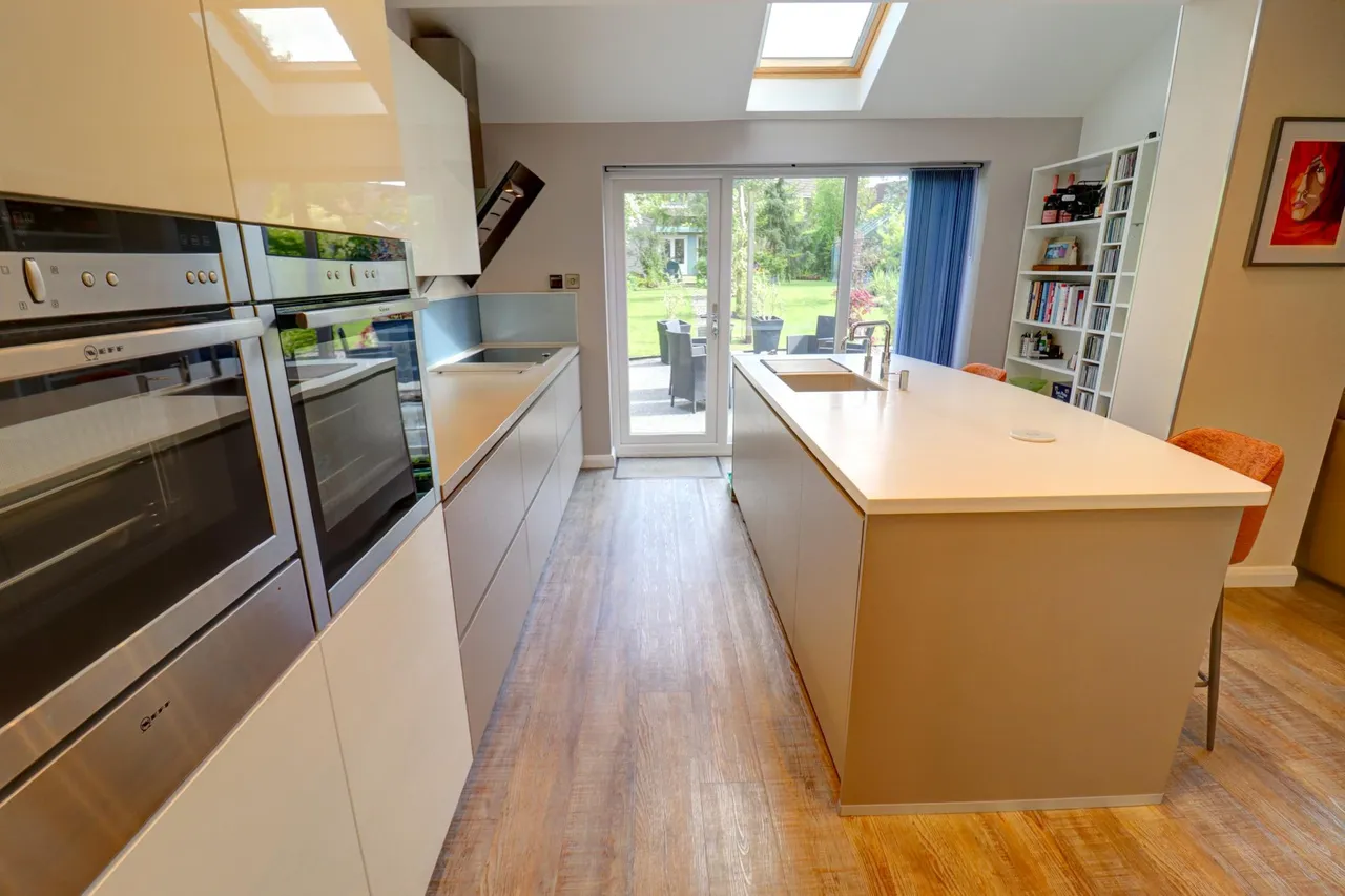 Salisbury Avenue, Hopwood, OL10, photo 14