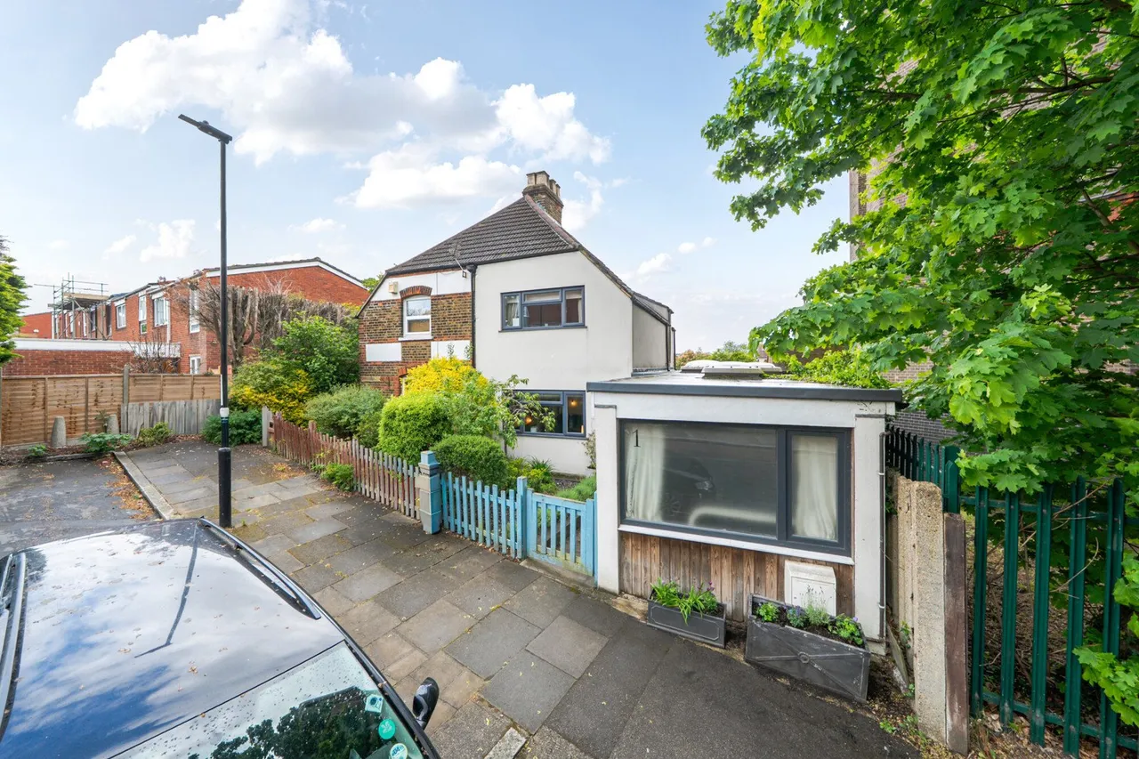 4 bed house for sale — Woodcot Cottages, Shooters Hill, SE18