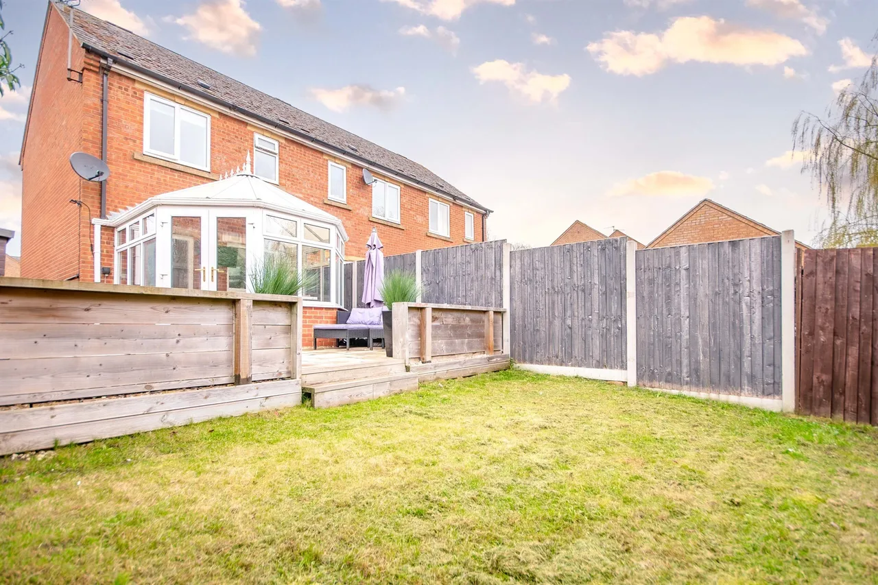 Plough Close, Kettering, NN14, photo 2