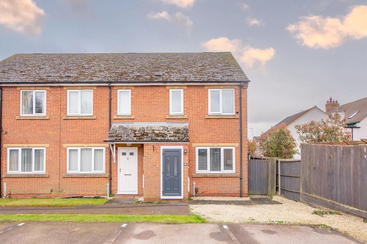 2 bed house for sale, Plough Close, Kettering, NN14