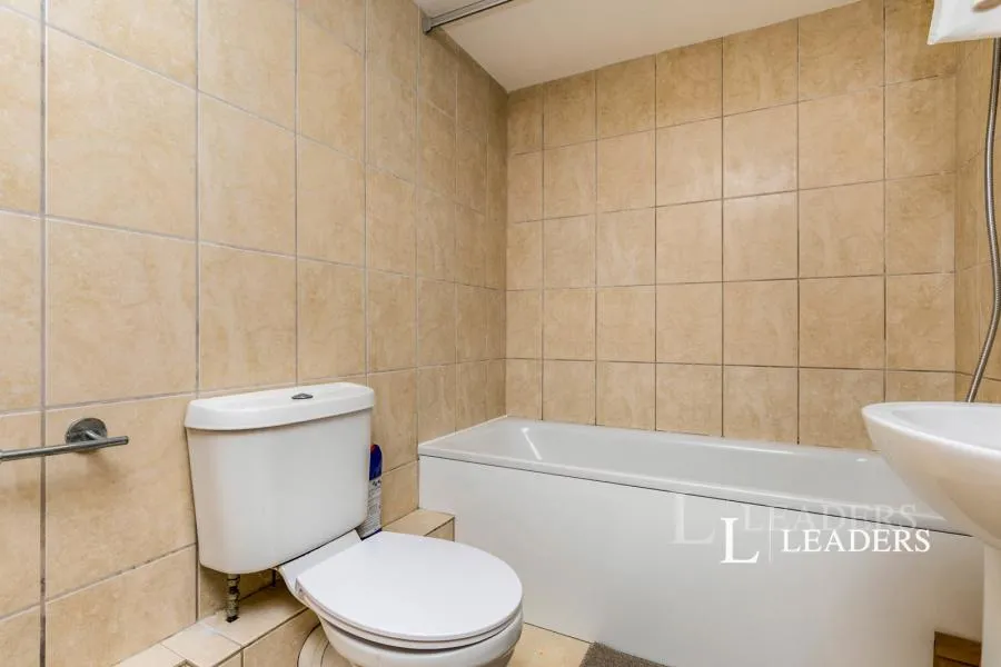 New Street, Horsham, RH13, photo 10