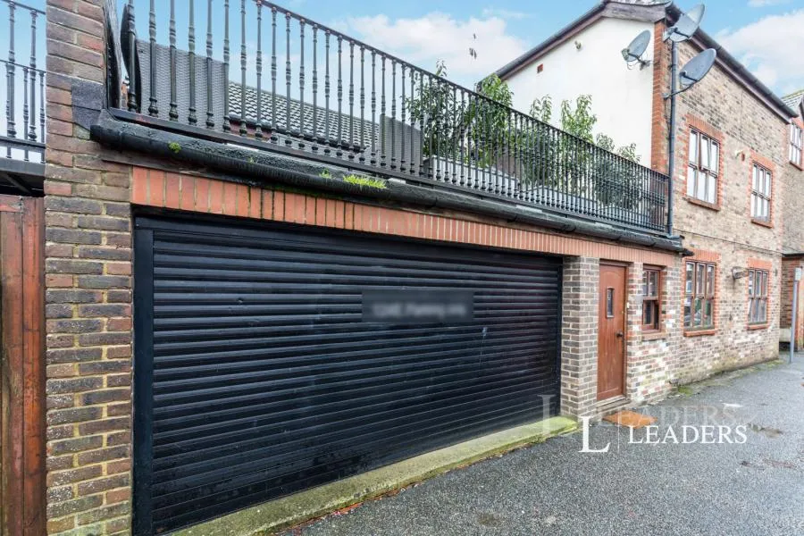 New Street, Horsham, RH13, photo 13