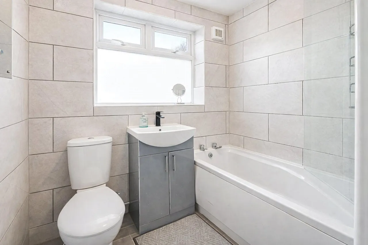 Wren Close, Leigh-on-Sea, Essex, SS9, photo 7