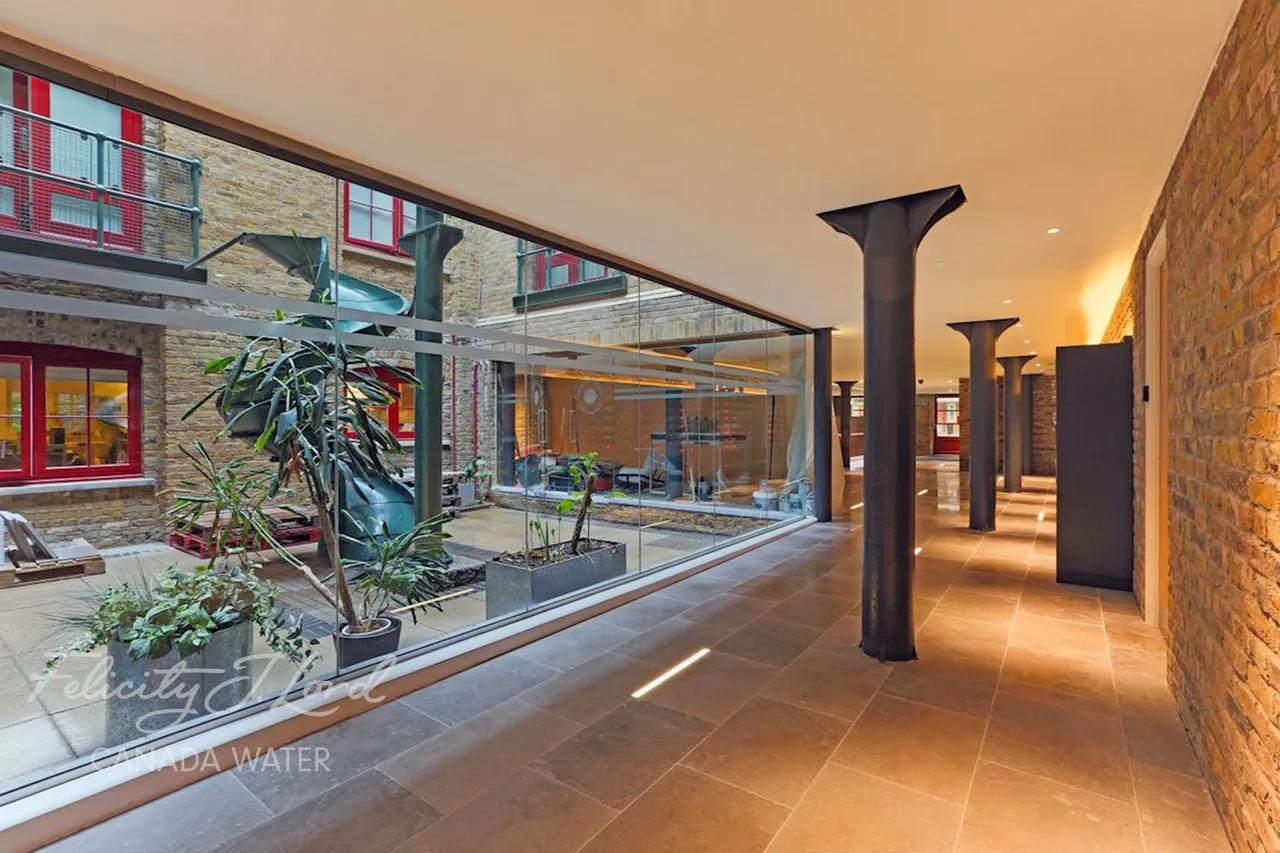 Rotherhithe Street, London, photo 14