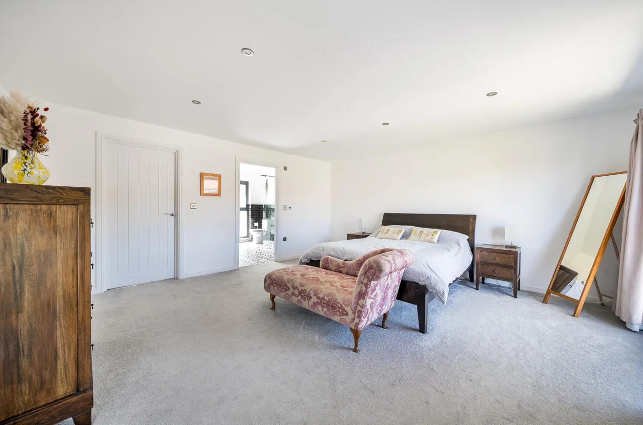 Stunning Contemporary Residence, Grafty Green, photo 16