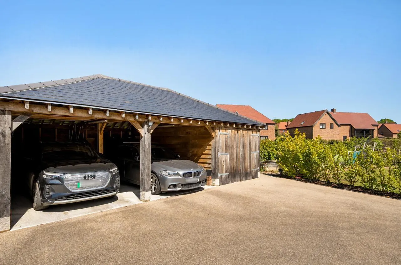 Stunning Contemporary Residence, Grafty Green, photo 39