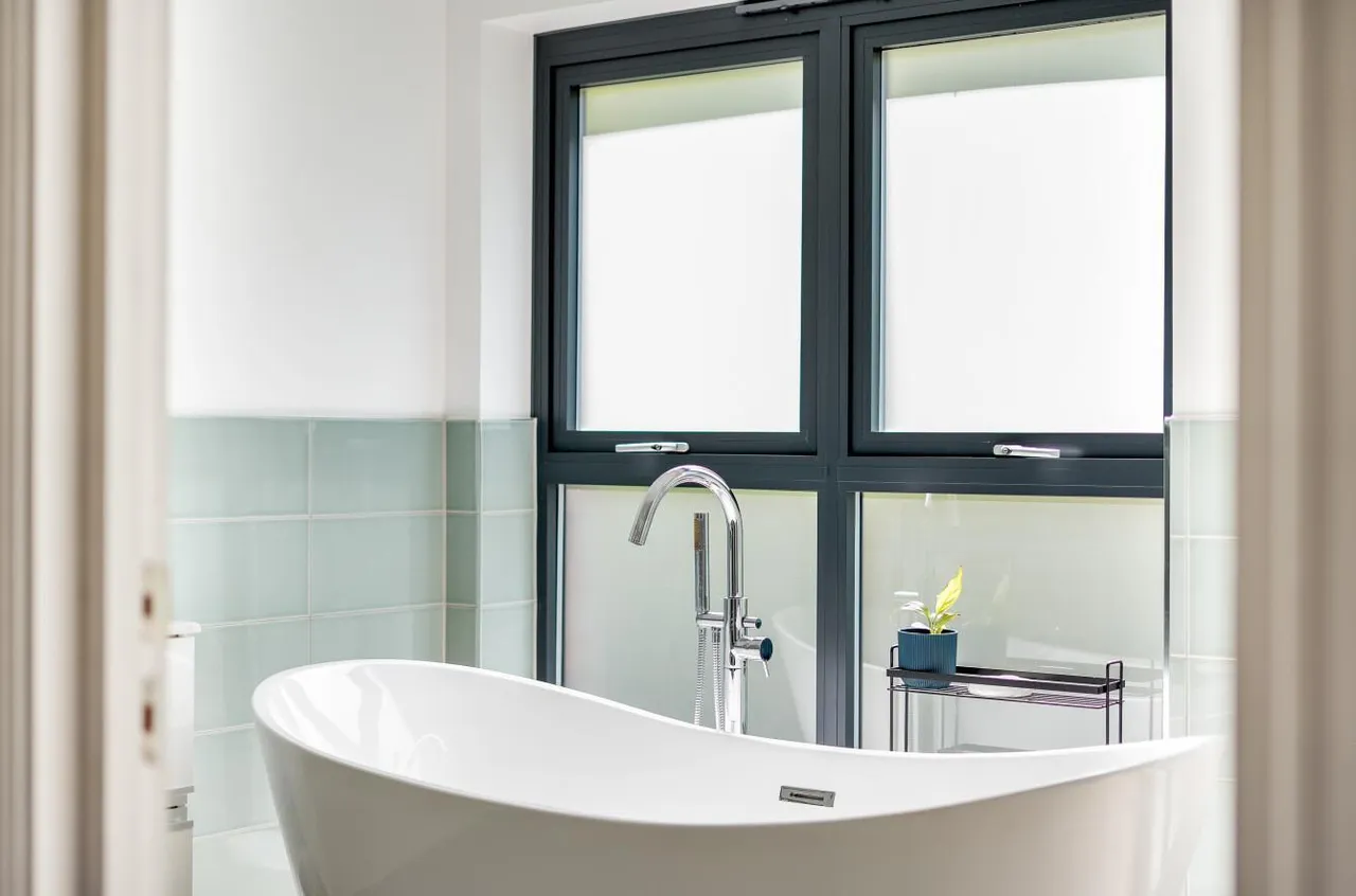 Stunning Contemporary Residence, Grafty Green, photo 22
