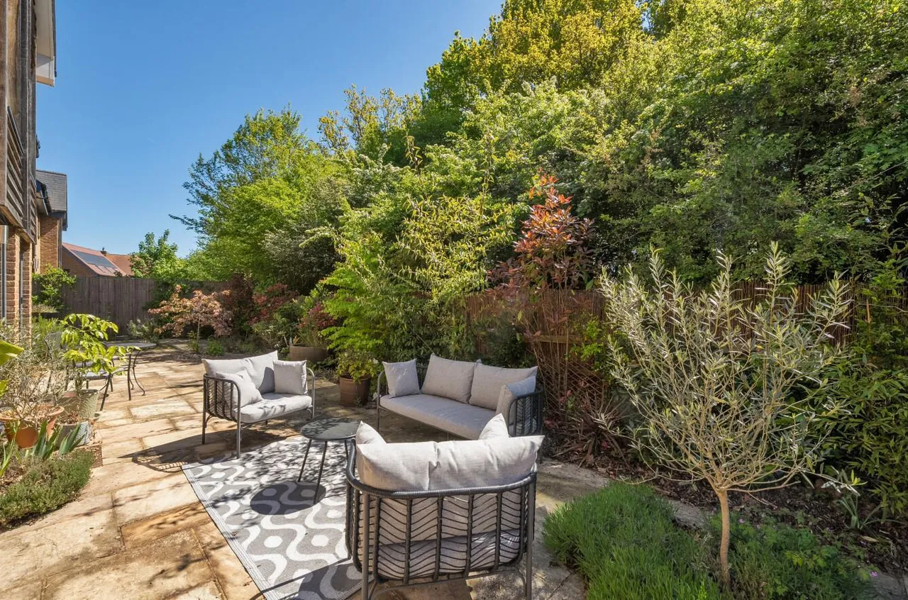 Stunning Contemporary Residence, Grafty Green, photo 32