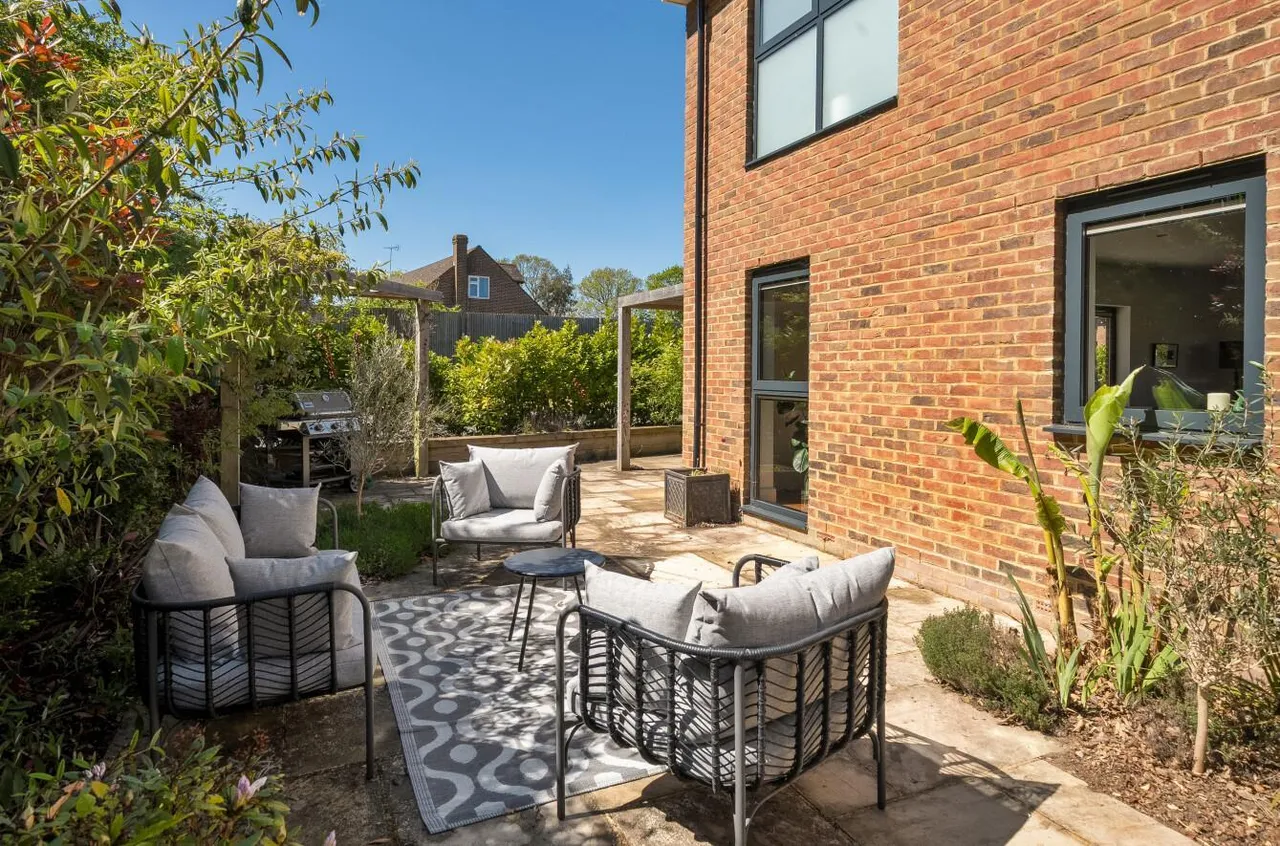 Stunning Contemporary Residence, Grafty Green, photo 40