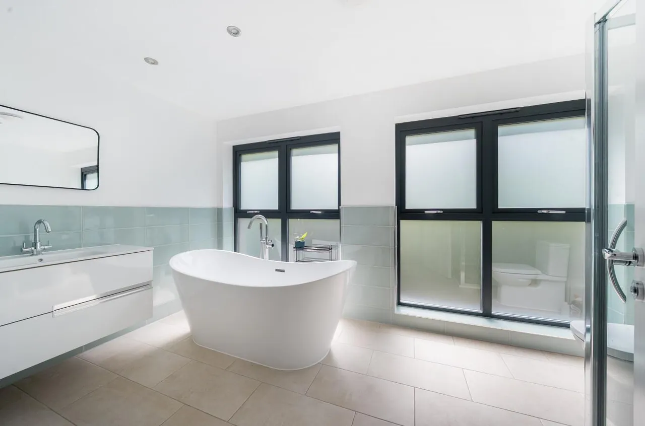 Stunning Contemporary Residence, Grafty Green, photo 20