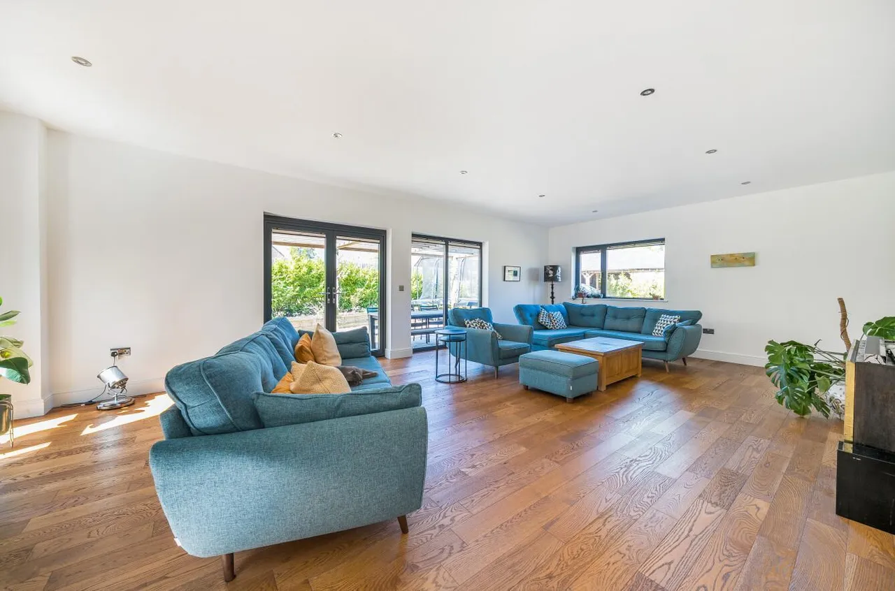 Stunning Contemporary Residence, Grafty Green, photo 14