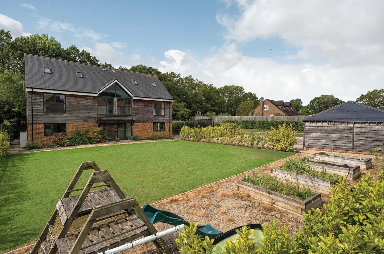 Stunning Contemporary Residence, Grafty Green, photo 37