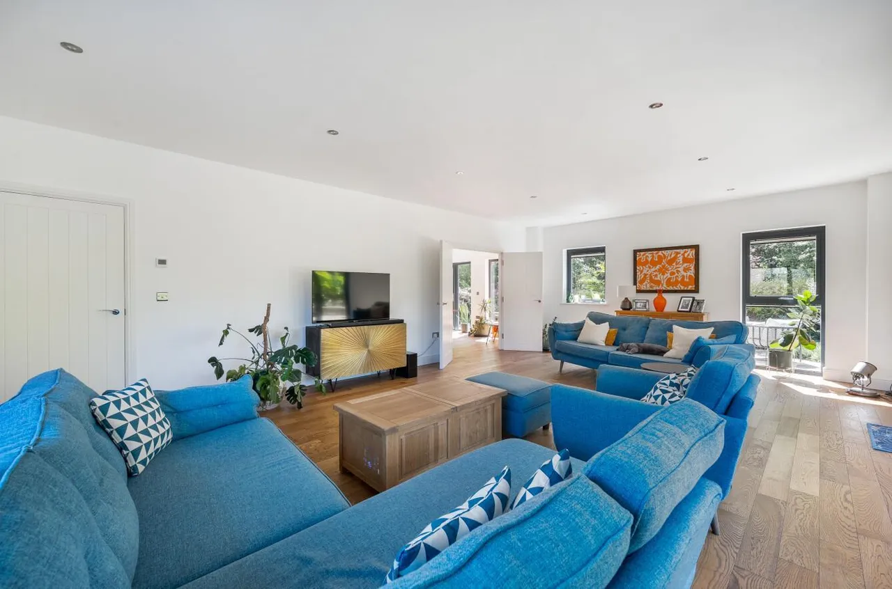 Stunning Contemporary Residence, Grafty Green, photo 7
