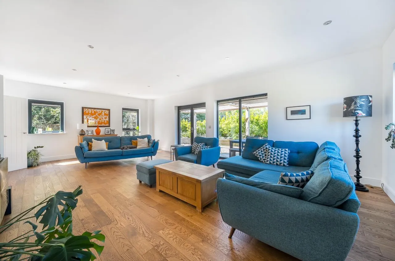 Stunning Contemporary Residence, Grafty Green, photo 2