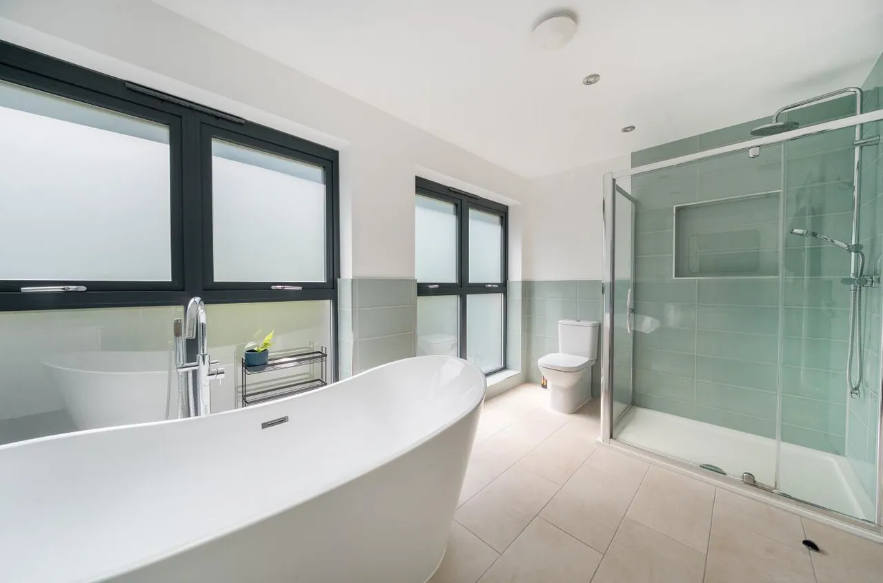 Stunning Contemporary Residence, Grafty Green, photo 24