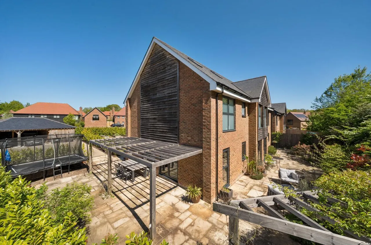 Stunning Contemporary Residence, Grafty Green, photo 31