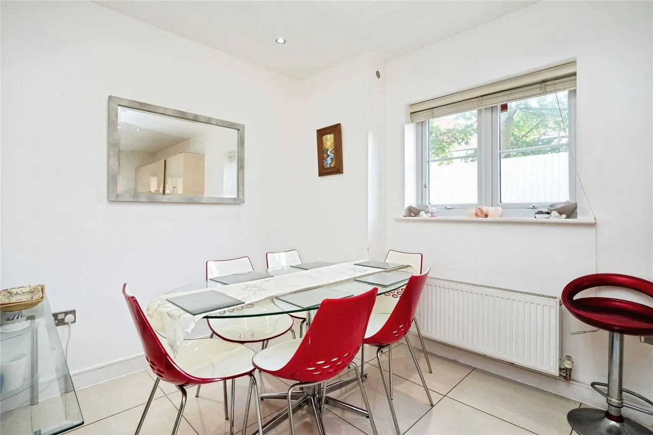 Lindale Close, ILFORD, Essex, IG4, photo 6