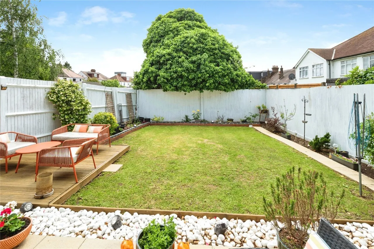 Lindale Close, ILFORD, Essex, IG4, photo 17