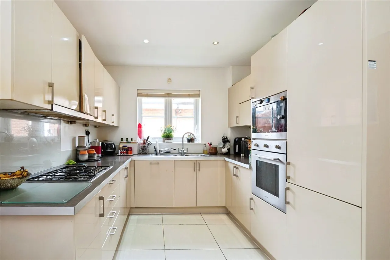 Lindale Close, ILFORD, Essex, IG4, photo 5