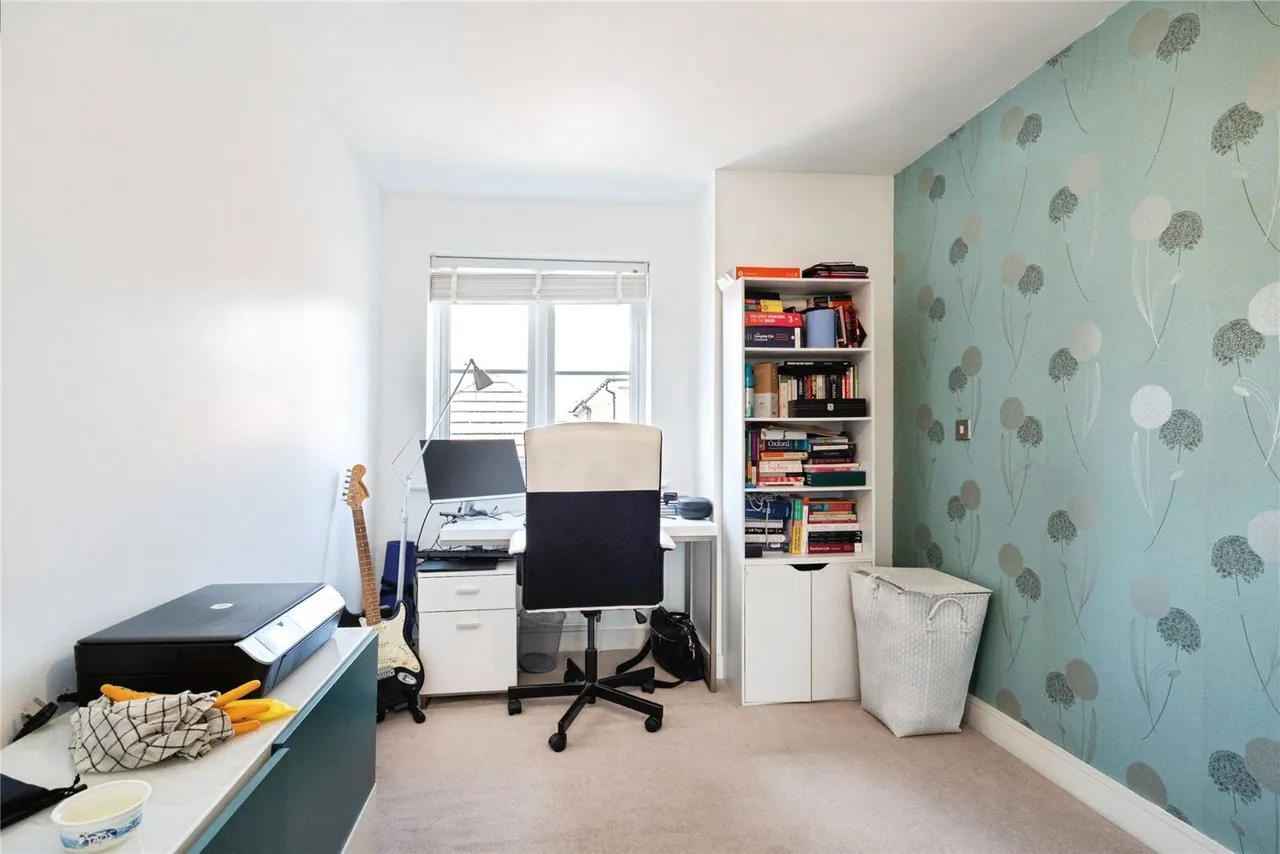 Lindale Close, ILFORD, Essex, IG4, photo 12