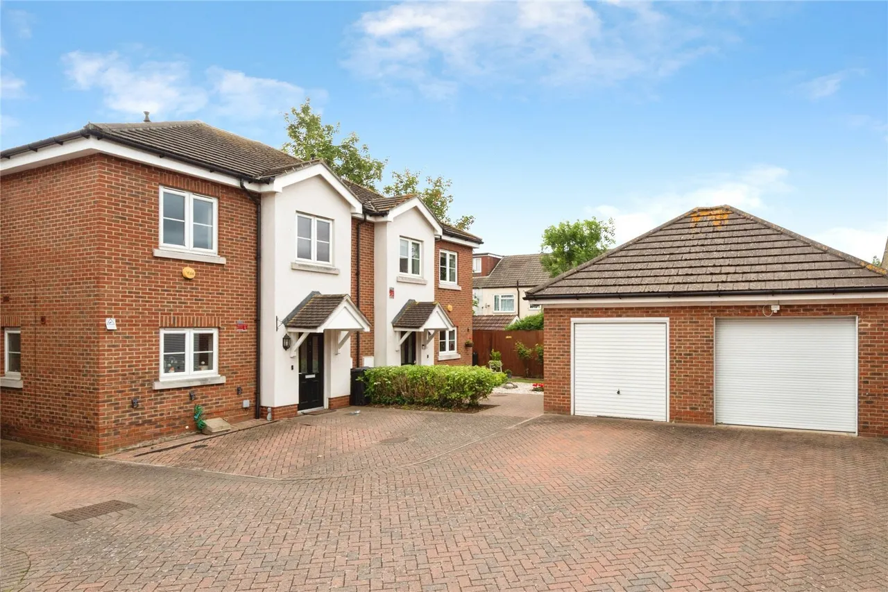 4 bed house for sale — Lindale Close, ILFORD, Essex, IG4