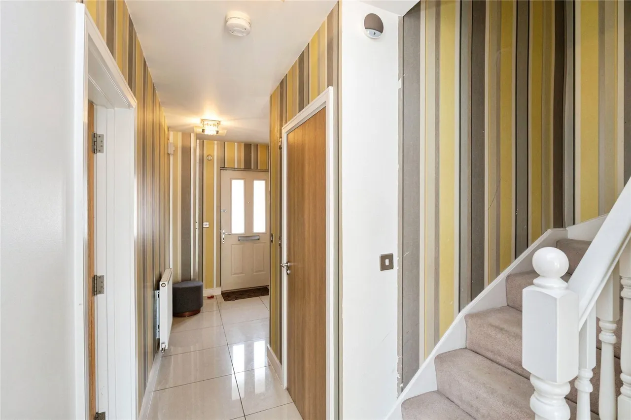 Lindale Close, ILFORD, Essex, IG4, photo 9