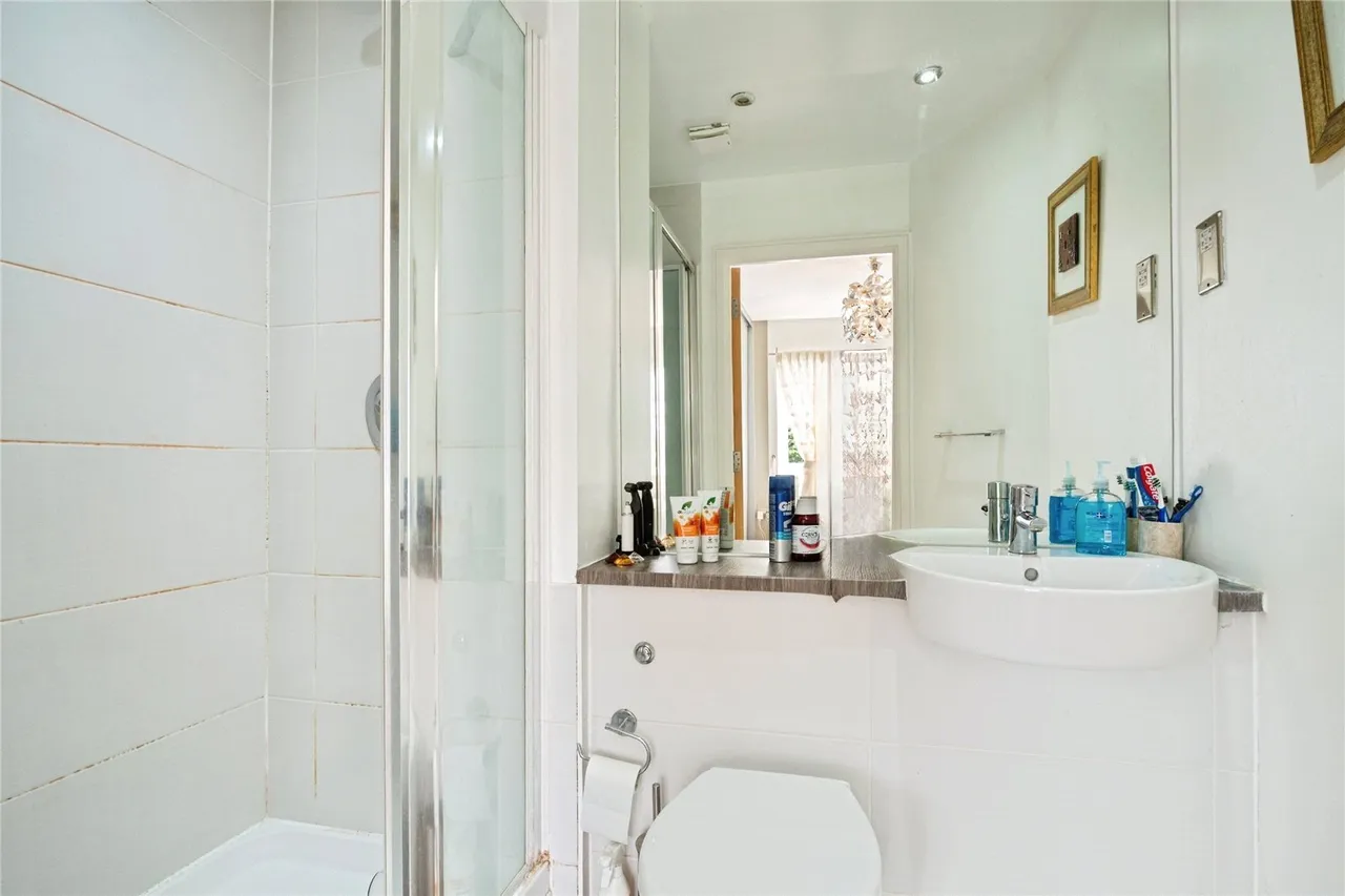 Lindale Close, ILFORD, Essex, IG4, photo 16