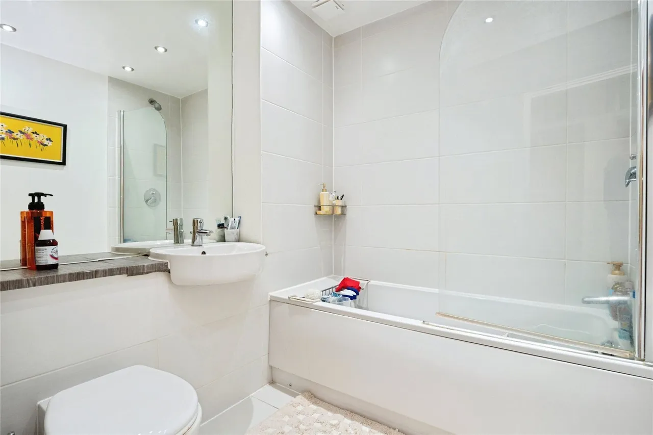Lindale Close, ILFORD, Essex, IG4, photo 15