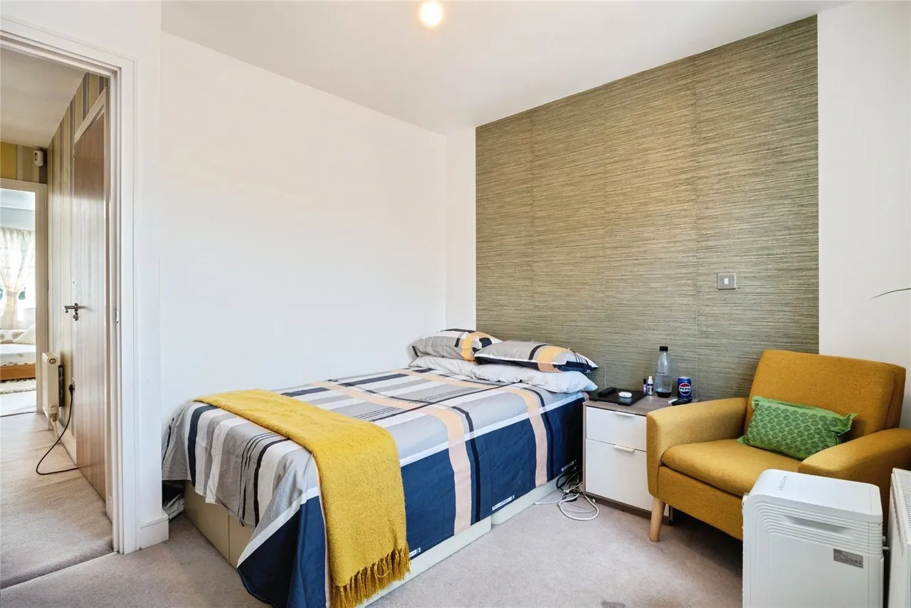 Lindale Close, ILFORD, Essex, IG4, photo 11