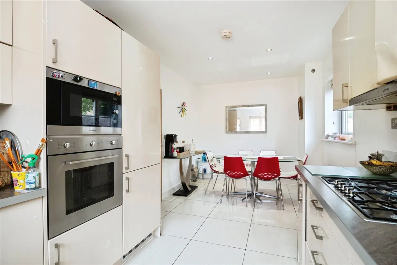Lindale Close, ILFORD, Essex, IG4, photo 7
