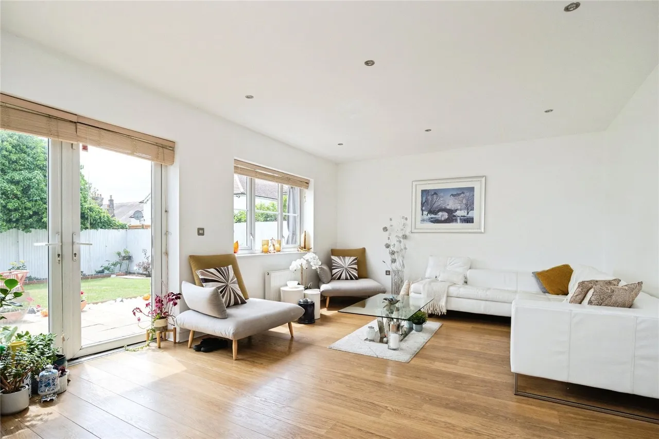 Lindale Close, ILFORD, Essex, IG4, photo 4