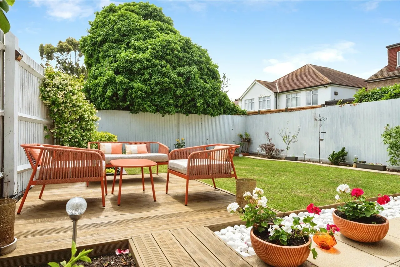 Lindale Close, ILFORD, Essex, IG4, photo 18