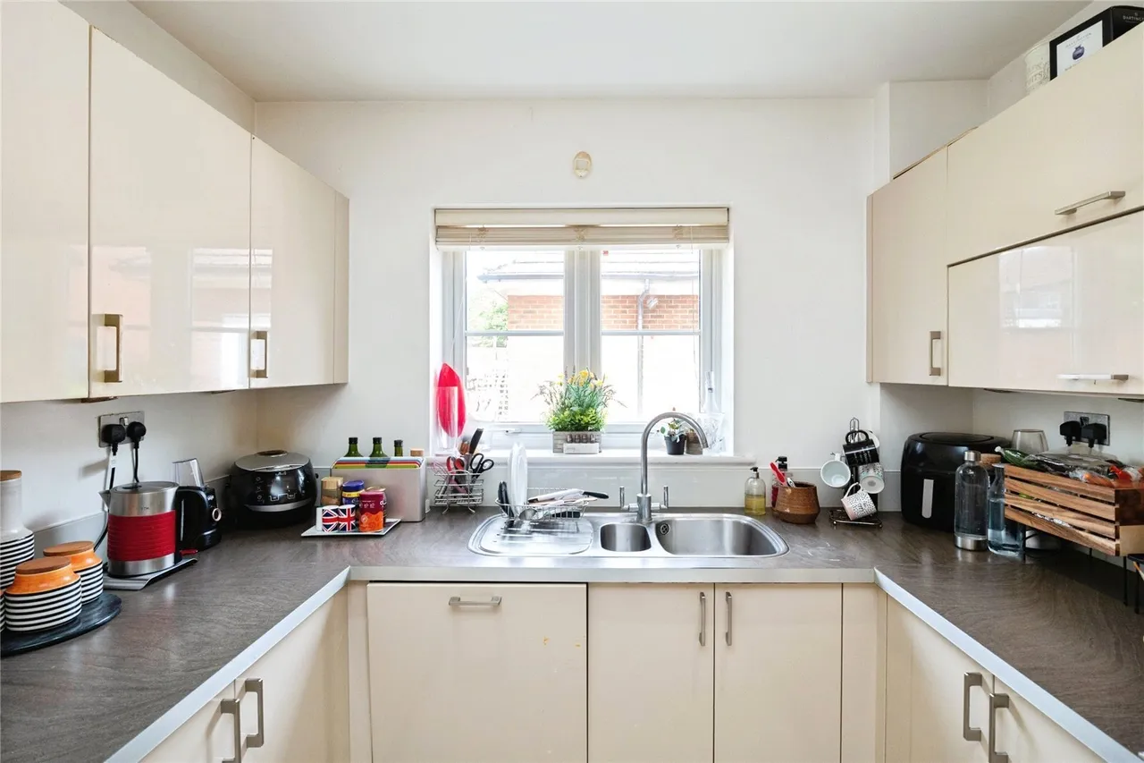 Lindale Close, ILFORD, Essex, IG4, photo 8
