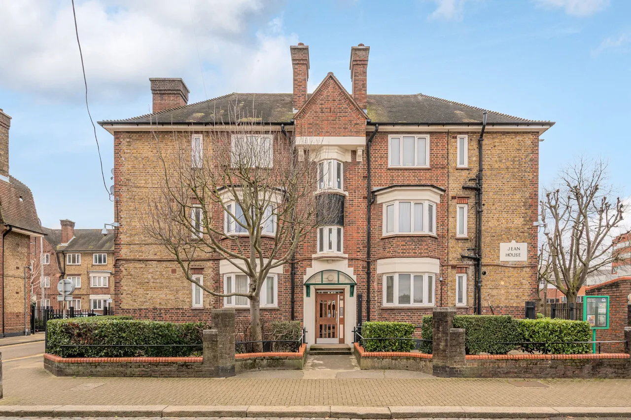 2 bed flat for sale — 57 Jean House, Tooting Grove, London