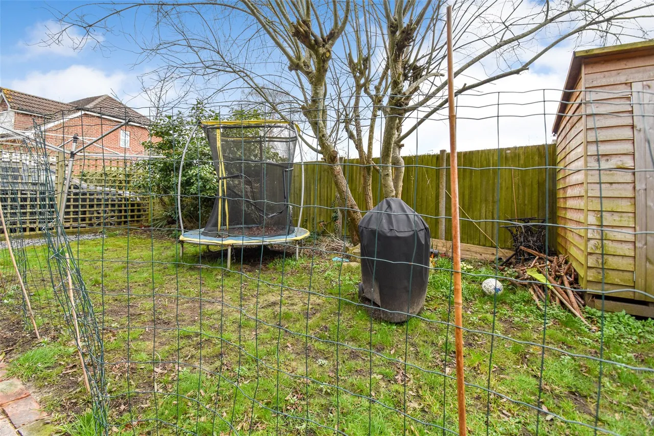 Lower Newport Road, Aldershot, Hampshire, GU12 4QB, photo 11