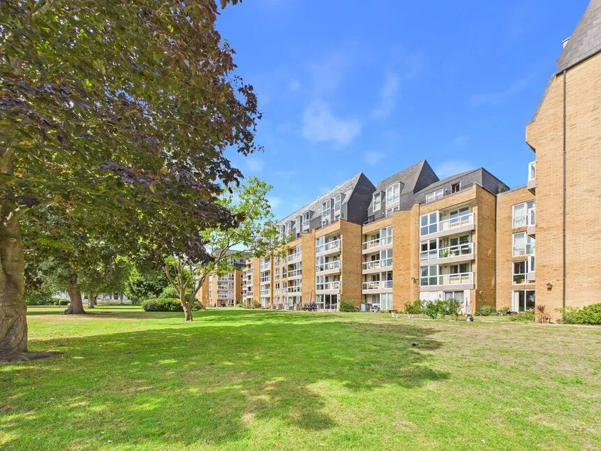1 bed flat for sale, Sandgate Road, Folkestone, CT20