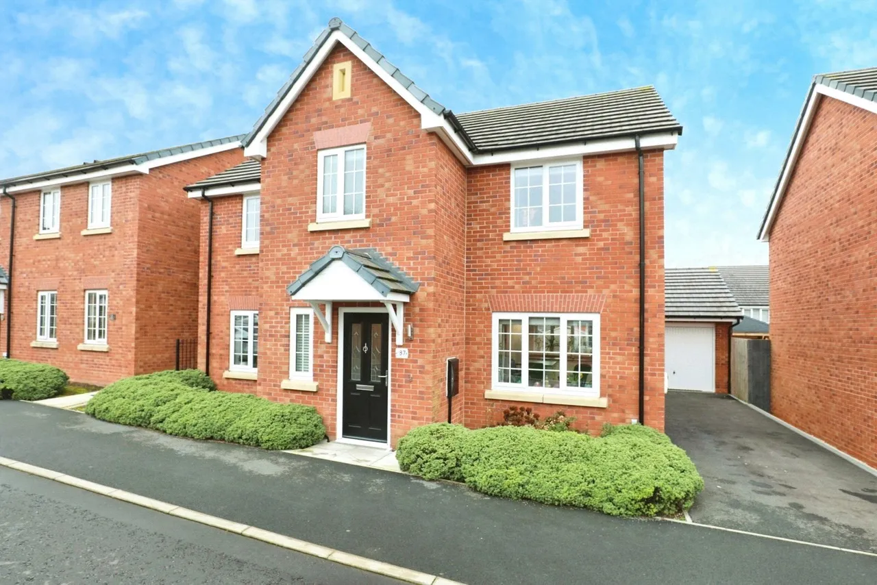 4 bed house for sale — Alfred King Close, CREWE, Cheshire, CW2
