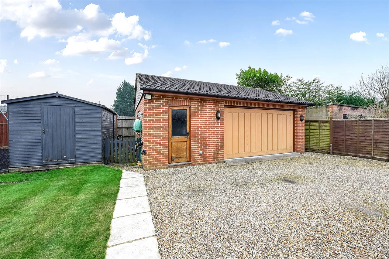 Shawfield Road, Ash, Guildford, Surrey, GU12 6SQ, photo 18