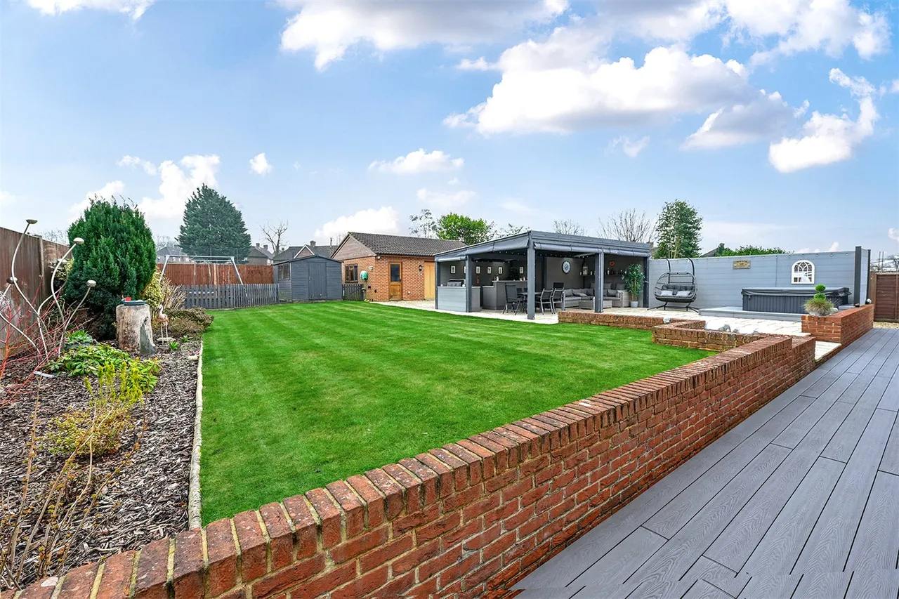 Shawfield Road, Ash, Guildford, Surrey, GU12 6SQ, photo 5