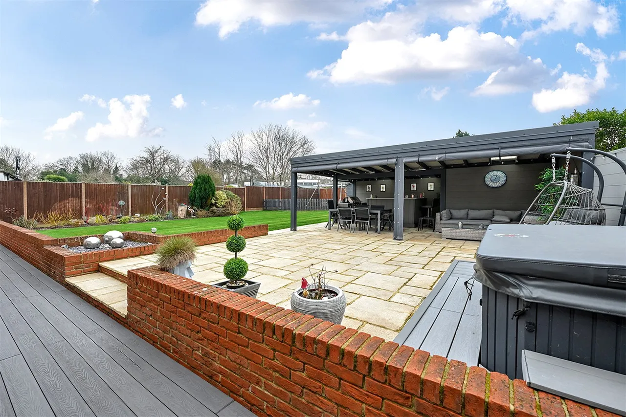 Shawfield Road, Ash, Guildford, Surrey, GU12 6SQ, photo 17