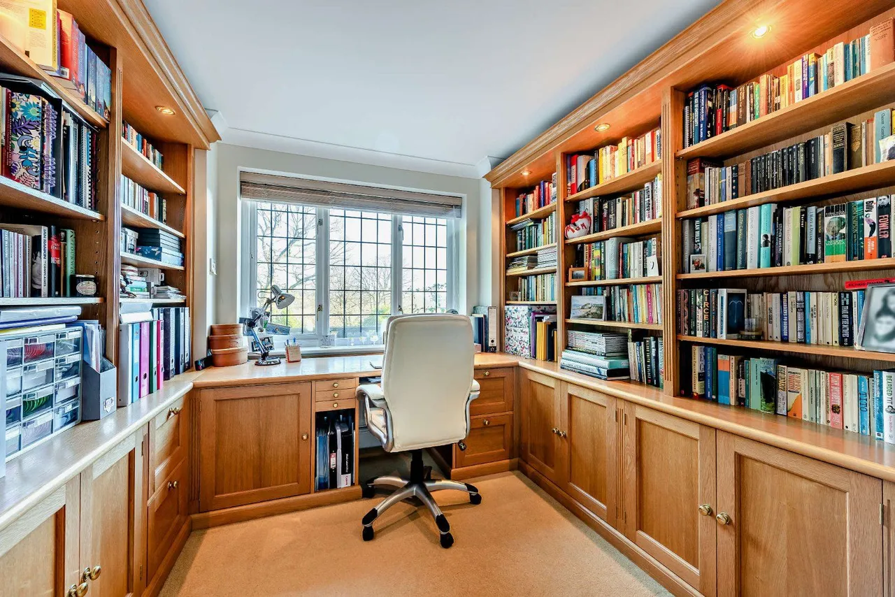 Farnham Lane, Haslemere, Surrey, GU27 1EU, photo 12