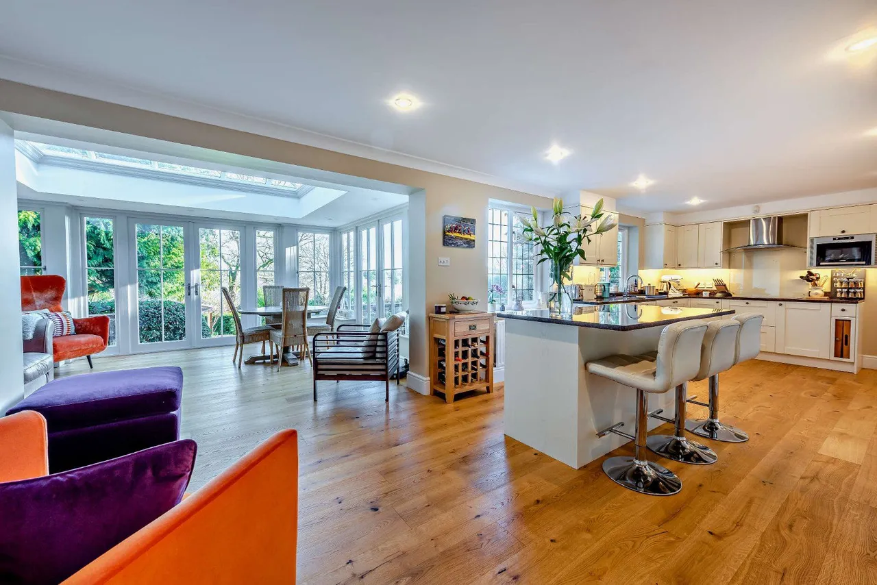 Farnham Lane, Haslemere, Surrey, GU27 1EU, photo 2