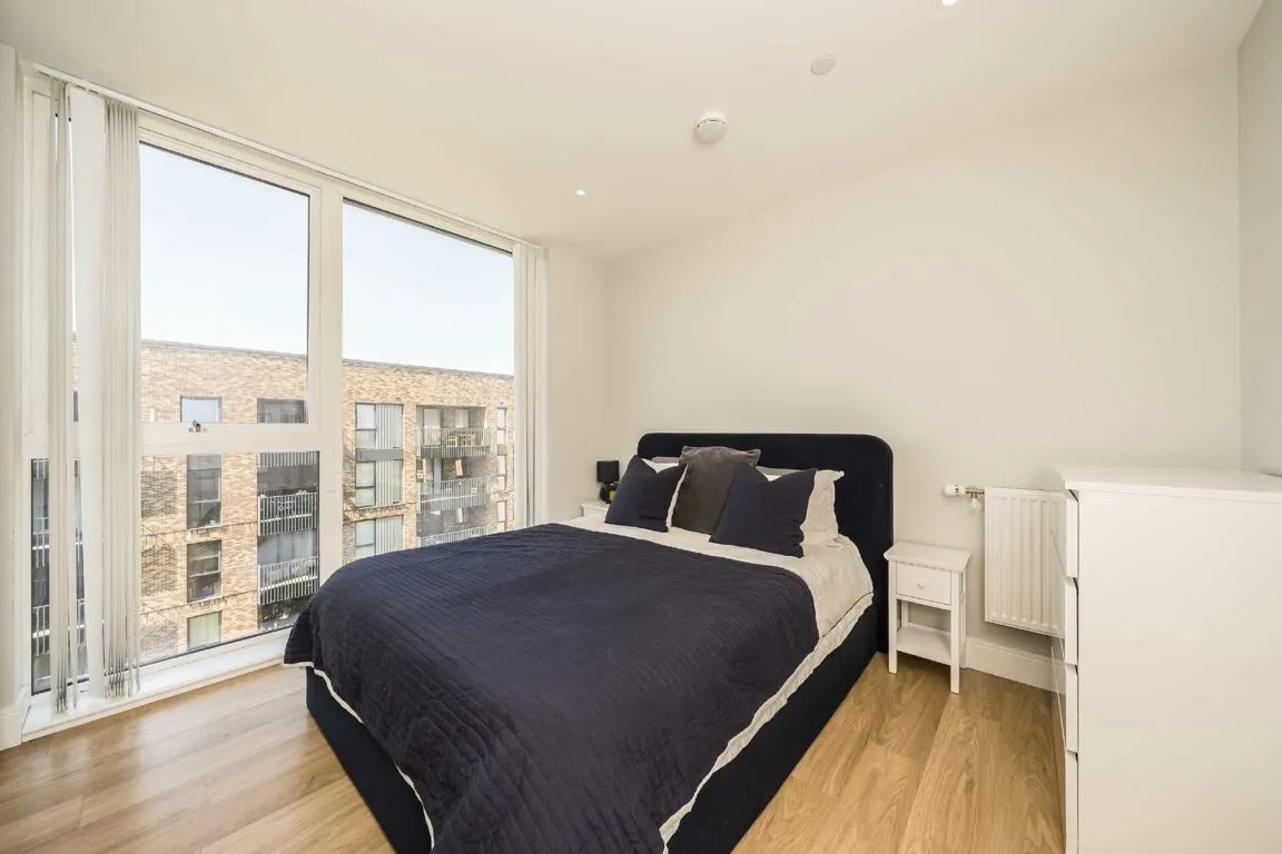 Plough Lane, SW17, photo 8