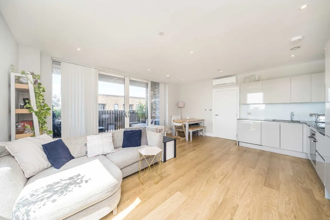 Plough Lane, SW17, photo 6