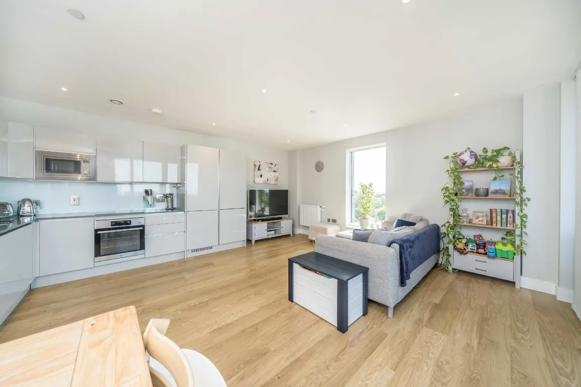 2 bed property for sale, Plough Lane, SW17