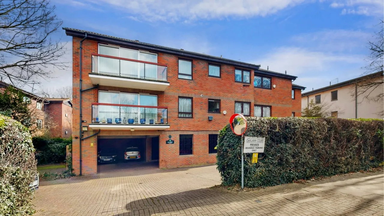 2 bed flat for sale, Gordon Avenue, Stanmore, HA7