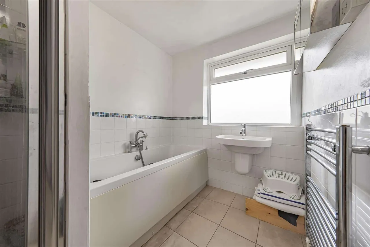 Birch Grove, Windsor, Berkshire, SL4 5RT, photo 12