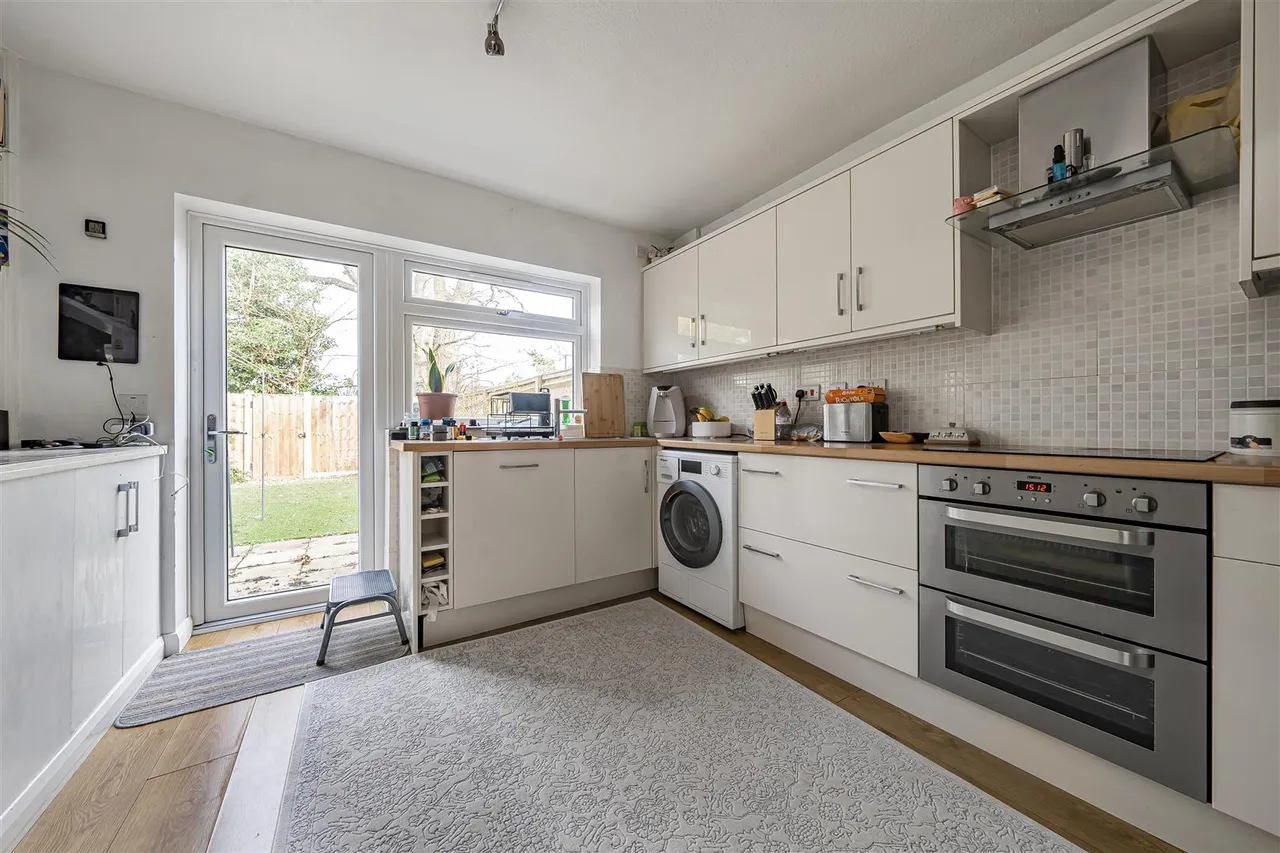 Birch Grove, Windsor, Berkshire, SL4 5RT, photo 2